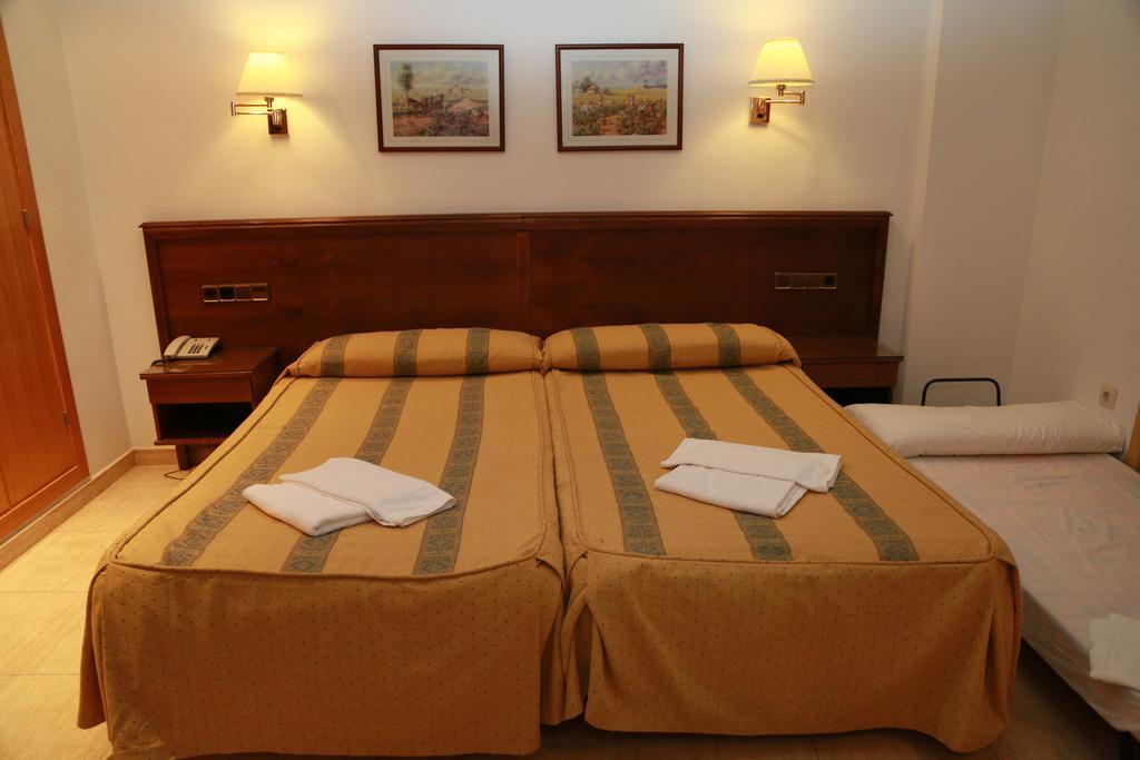 Hotel Tio Felipe Карбонерас Номер фото